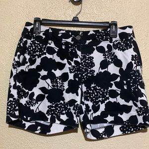 Peace & Pearls Shorts Floral Black White 4 Stretch🌀